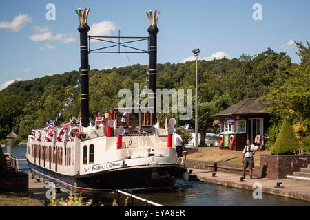 England, Themse, New Orleans Raddampfer im Hambleden Schloss Stockfoto