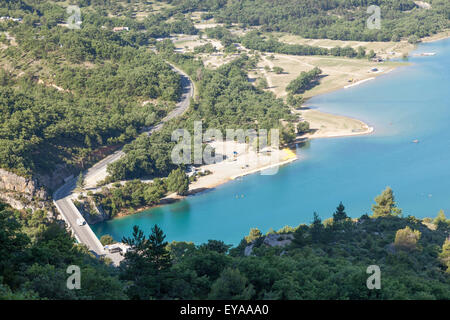 Die Galetas Brücke, am Ende der Verdon-Schluchten auf dem See Sainte-Croix (Frankreich). Le Pont Galétas Sur le Lac de Ste-Croix. Stockfoto