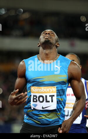 London, UK. 24. Juli 2015. Usain Bolt (JAM) sieht in den Himmel, als er das Finale der Herren 100 m bei Sainsburys Jubiläum Spiele Diamond League Event im Queen Elizabeth Olympic Park am 24. Juli 2015 in London, UK-Credit gewinnt: Grant Burton/Alamy Live News Stockfoto