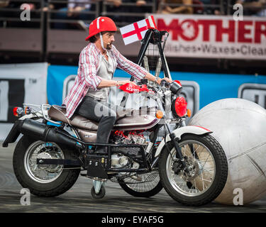 Sydney, Australien. 25. Juli 2015. Jeremy Clarkson, Richard Hammond & James May in Aktion während Arena in Allphones Arena. Stockfoto