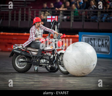 Sydney, Australien. 25. Juli 2015. Jeremy Clarkson, Richard Hammond & James May in Aktion während Arena in Allphones Arena. Stockfoto