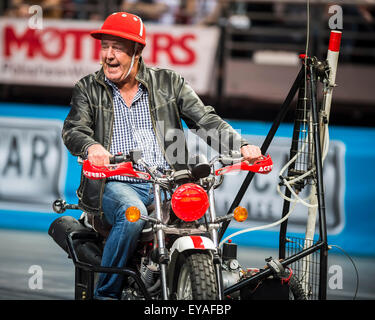 Sydney, Australien. 25. Juli 2015. Jeremy Clarkson, Richard Hammond & James May in Aktion während Arena in Allphones Arena. Stockfoto