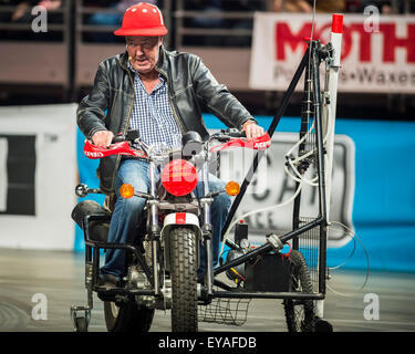 Sydney, Australien. 25. Juli 2015. Jeremy Clarkson, Richard Hammond & James May in Aktion während Arena in Allphones Arena. Stockfoto