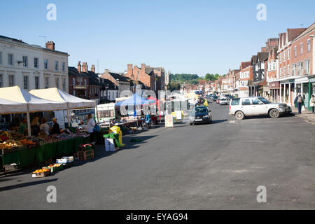 Straßenmarkt in der High Street, Marlborough, Wiltshire, England, UK Stockfoto