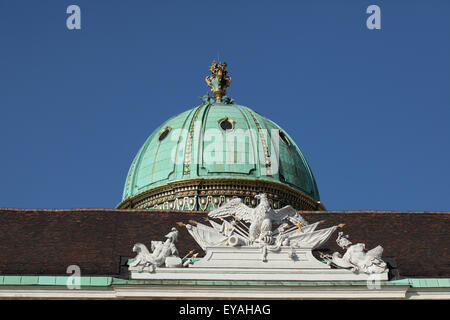 Michaelerkuppel Kuppel über dem Michaelertrakt der Hofburg in Wien, Österreich. Stockfoto