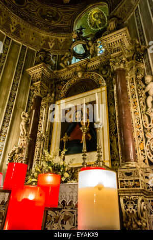 Symbol der Jungfrau Maria in Monreale Kathedrale in Sizilien, Italien Stockfoto