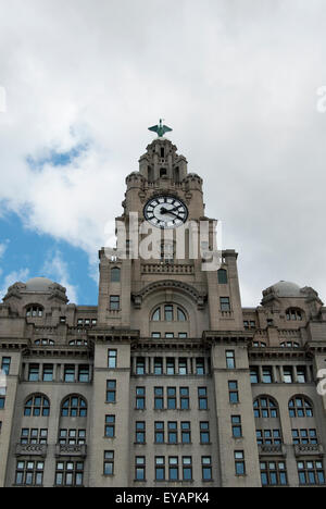 Editorial-Bildern in Liverpool von The Liver Building - eines der drei Grazien-Gebäude an der Vorderseite des historischen Dock genommen. Stockfoto