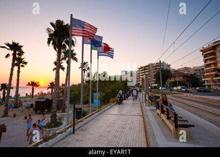 Promenade an der Küste von Athen in Palaio Faliro, Griechenland Stockfoto