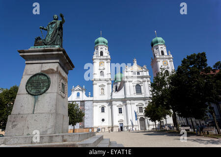 Statue von König Maximilian Joseph I, Stephansdom, Passau, Niederbayern, Deutschland, Europa Stockfoto