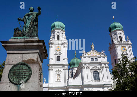 Statue von König Maximilian Joseph I, Stephansdom, Passau, Niederbayern, Deutschland, Europa Stockfoto