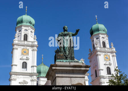 Statue von König Maximilian Joseph I, Stephansdom, Passau, Niederbayern, Deutschland, Europa Stockfoto