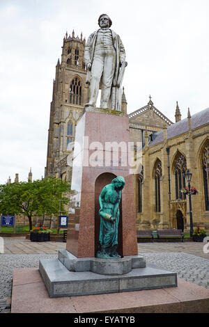 Statue von Herbert Ingram außerhalb St Botolph Kirche, Church Street-Boston Lincolnshire UK Stockfoto