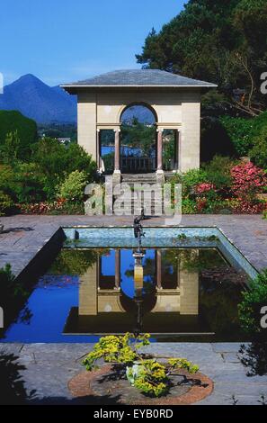 Ilnacullin Gardens, Co Cork, Irland; Pool im italienischen Garten Stockfoto