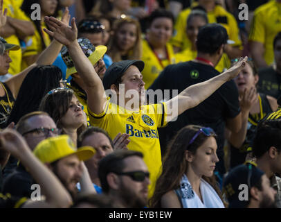 Columbus, Ohio, USA. 24. Juli 2015. Columbus Crew Fan jubelt auf seiner Mannschaft bei einem Spiel der regulären Saison zwischen Columbus Crew SC und Toronto FC Stadium Mapfre in Columbus OH. Brent Clark/Cal Sport Medien Stockfoto