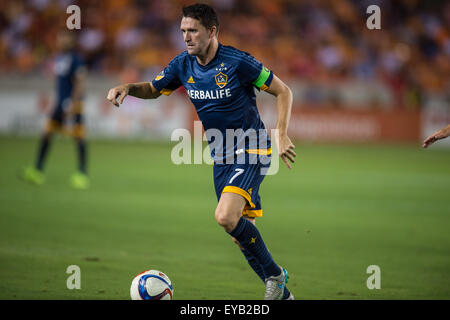 Houston, Texas, USA. 25. Juli 2015. Los Angeles Galaxy vorwärts Robbie Keane (7) steuert den Ball bei einem MLS-Spiel zwischen Houston Dynamo und die Los Angeles Galaxy BBVA Compass-Stadion in Houston, TX am 25. Juli 2015. Der Dynamo gewann 3: 0. (Kredit-Bild: © Trask Smith über ZUMA Draht) Stockfoto