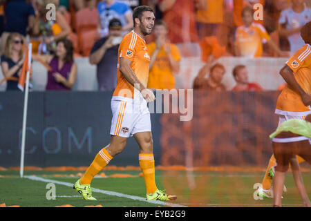 Houston, Texas, USA. 25. Juli 2015. Houston Dynamo vorwärts Will Bruin (12) feiert sein Ziel bei einem MLS-Spiel zwischen Houston Dynamo und die Los Angeles Galaxy BBVA Compass-Stadion in Houston, TX am 25. Juli 2015. Der Dynamo gewann 3: 0. (Kredit-Bild: © Trask Smith über ZUMA Draht) Stockfoto