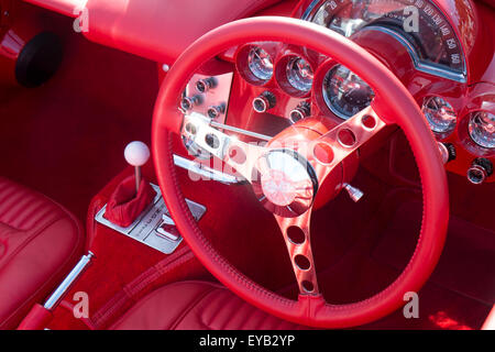 Sydney, Australien. 26. Juli 2015. Abgebildete 1958 Chevrolet Corvette Cabrio mit roter Lederausstattung. Bildnachweis: model10/Alamy Live-Nachrichten Stockfoto