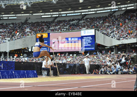 Katarina Johnson-Thompson (GBR) im Weitsprung-Wettbewerb der Frauen, am zweiten Tag von der Sainsbury Jubiläumsspiele bei Queen Elizabeth II Olympic Park, London. Johnson-Thompson kam 4. springen 6,51 m Stockfoto