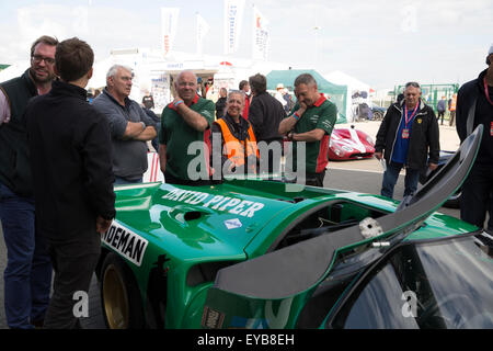 Silverstone im Vereinigten Königreich. 25. Juli 2015. Warten in der Pitts vor historischen Sportwagen F1A Masters Silverstone Classic 2015 den Welten größten klassischen Motorsport Rennen-Festival. Bildnachweis: Keith Larby/Alamy Live-Nachrichten Stockfoto