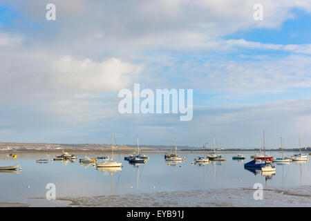 Am frühen Morgen über dem Hafen von Portsmouth aus Hardway in Gosport, Hampshire, UK Stockfoto