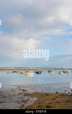 Am frühen Morgen über dem Hafen von Portsmouth aus Hardway in Gosport, Hampshire, UK Stockfoto