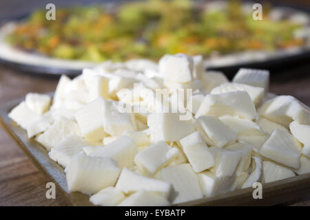 Zutaten für Pizza: Cube von italienischen Mozzarella Stockfoto