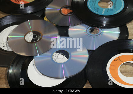 Vergangenheit und moderne musikalische unterstützt, musikalische Geschäft in der Zeit zu beschreiben Stockfoto