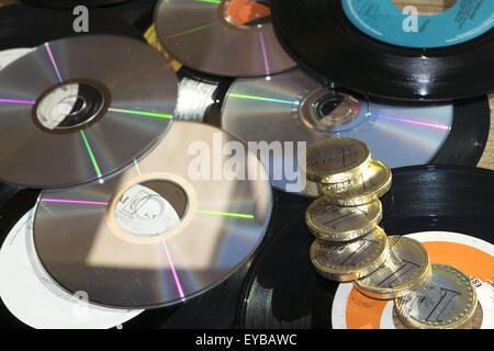 Vergangenheit und moderne musikalische unterstützt, musikalische Geschäft in der Zeit zu beschreiben Stockfoto