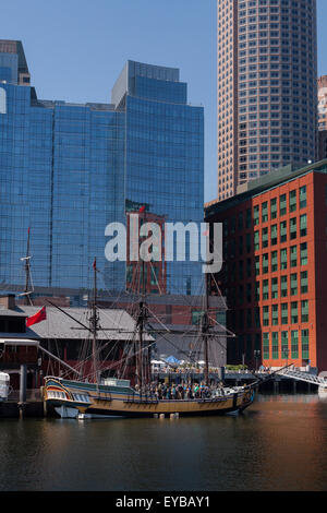 Boston Tea Party Ship Museum, entlang der Boston Harborwalk on the Atlantic Wharf Waterfront in South Boston, Massachusetts Stockfoto