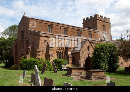 St. Einkaufsmöglichkeiten Kirche, Horley, Oxfordshire, England, Vereinigtes Königreich Stockfoto