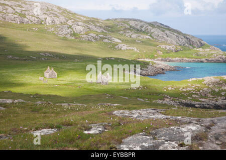 Verlassene Croft Häuser im verlassenen Dorf, Eorasdail, Insel Vatersay, Barra, äußeren Hebriden, Schottland, UK Stockfoto