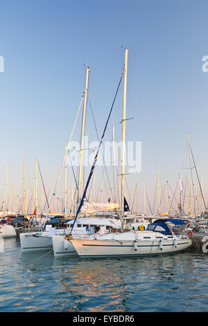 Yachten in Alimos Marina in Athen, Griechenland Stockfoto