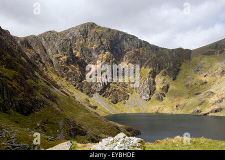 Llyn Cau See im Cwm unter Craig Cau auf Cadair Idris (Cader Idris) Bergkette von minffordd Weg. Südlichen Nationalparks Snowdonia Wales Eryri UK Stockfoto