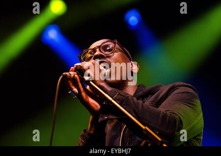 Malmesbury, Wiltshire, UK. 26. Juli 2015. Ghostpoet, die live im Siam-Zelt am dritten und letzten Tag des WOMAD Musik Festival, Charlton Park, England, UK. Bildnachweis: Francesca Moore/Alamy Live-Nachrichten Stockfoto