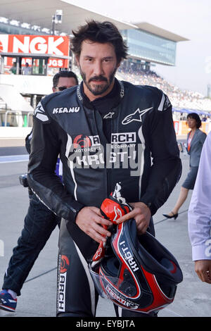 Schauspieler Keanu Reeves Testfahrten seinen Bogen Motorrad "KRGT-1" während der Suzuka 8 Stunden FIM Endurance World Championship in Suzuka in der Präfektur Mie, Japan am 25. Juli 2015. Stockfoto