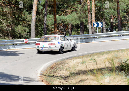 Canencia, Spanien. 25. Juli 2015. Madrid-Rallye-Meisterschaft. -Porsche 968 CS-, der Fernando Navarrete, während der Aufstieg zum Berg Pass von Canencia am 25. Juli 2015. Fernando Navarrete belegte den 6. Rang. Bildnachweis: Russet Apfel/Alamy Live News Stockfoto