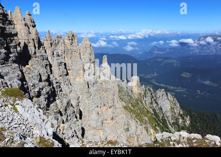 Den Latemar massiv, Zinnen aus Kalkgestein. Die Dolomiten von Südtirol. Italienische Alpen. Stockfoto