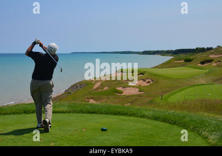 Whistling Straits Golf Course in Kohler, WI, entworfen von Pete Dye und Funktionen etwa zwei Meilen der Küste des Lake Michigan. Stockfoto