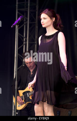 South Shields, Großbritannien. 26. Juli 2015. Bextor am South Tyneside Gratis-Konzert in den Bents Park South Shields UK, Sonntag, 26. Juli 2015. Bildnachweis: Peter Reed / Alamy Live News Stockfoto