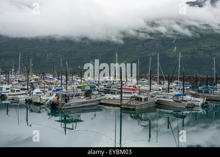 Boote im Hafen von Whittier, Alaska Stockfoto