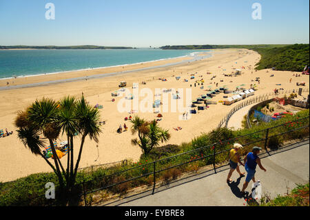 Blick auf den Südstrand von der Esplanade, Tenby, Pembrokeshire, Wales, UK. Stockfoto