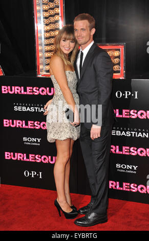 LOS ANGELES, CA - 15. November 2010: Cam Gigandet an der Los Angeles premiere seines neuen Films "Burlesque" im Grauman Chinese Theatre in Hollywood. Stockfoto