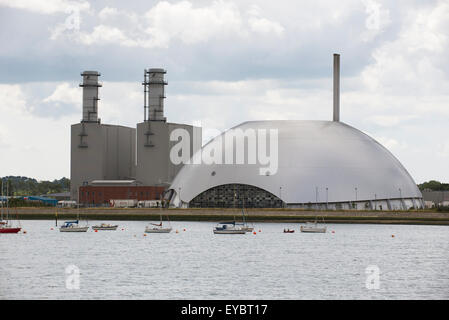 Marchwood Power Station und Energie Verwertungsanlage auf Southampton Wasser England UK Stockfoto