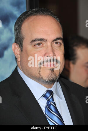 LOS ANGELES, CA - 9. November 2010: David Zayas bei der Weltpremiere seines neuen Films "Skyline" im Regal Cinema in L.A. Live. Stockfoto