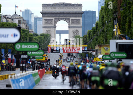 Tour de France letzte Etappe 21 Seves nach Paris. 26. Juli 2015. 26.07.2015. Sevres nach Paris. Abbildung während der Etappe 21 der 102. Auflage der Tour de France 2015 mit Start in Sevres - Grand Paris Seine West-Finish in Paris Champs-Elysees, Frankreich (109, 5 km) Credit: Action Plus Sport Bilder/Alamy Live News Stockfoto