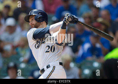Milwaukee, WI, USA. 22. Juli 2015. Milwaukee Brewers Catcher Jonathan Lucroy #20 in Aktion während der Major League Baseball Spiel zwischen den Milwaukee Brewers und den Cleveland Indians im Miller Park in Milwaukee, Wisconsin. John Fisher/CSM/Alamy Live-Nachrichten Stockfoto