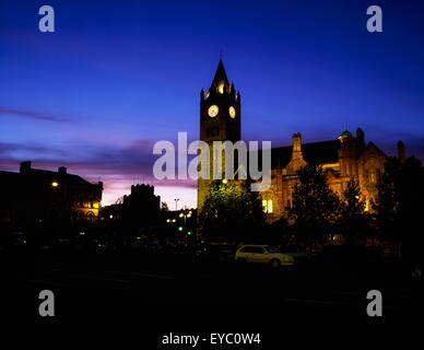 Guildhall, Derry, Co Derry, Irland; 19. Jahrhundert Clock Tower und Rathaus Stockfoto