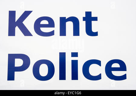 Kent von der Britischen Polizei Zeichen, blaue Schrift auf weißem Hintergrund. Stockfoto