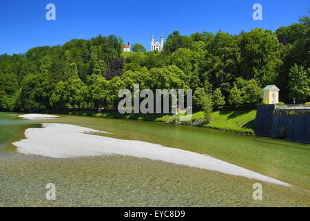 Kreuzkirche mit Leonhard Kapelle über die Isar, Kalvarienberg, Bad Tölz, Oberbayern, Bayern, Deutschland Stockfoto