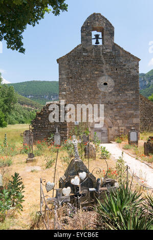Kirche aus dem 10. Jahrhundert oder Église Saint-Martin de Pinet, PInet, l'Aveyron, Midi-Pyrénées, Frankreich, Europa Stockfoto